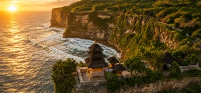 Uluwatu Temple Tour: Sunset, Kecak Dance & Cliff Views