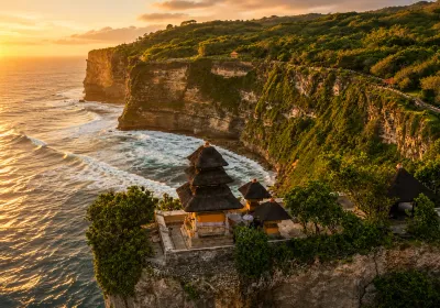 Uluwatu Temple Tour: Sunset, Kecak Dance & Cliff Views