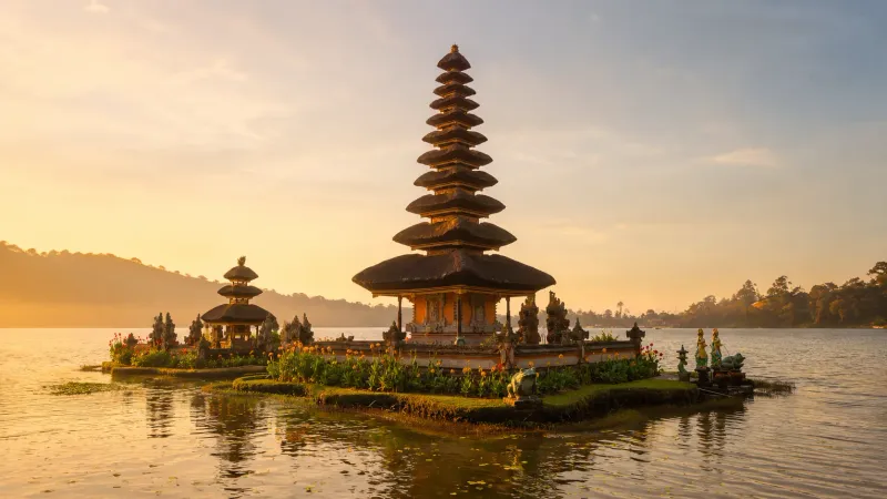 Bedugul & Munduk Alpine Escape: Lakes, Gardens & Hidden Waterfalls
